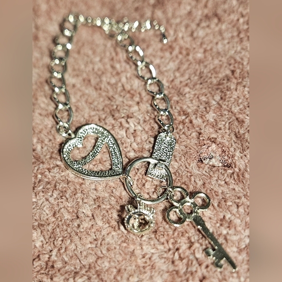 Juicy Couture Limited Edition Dream Catcher Charm Bracelet Key Crown Heart Clasp - Picture 2 of 12